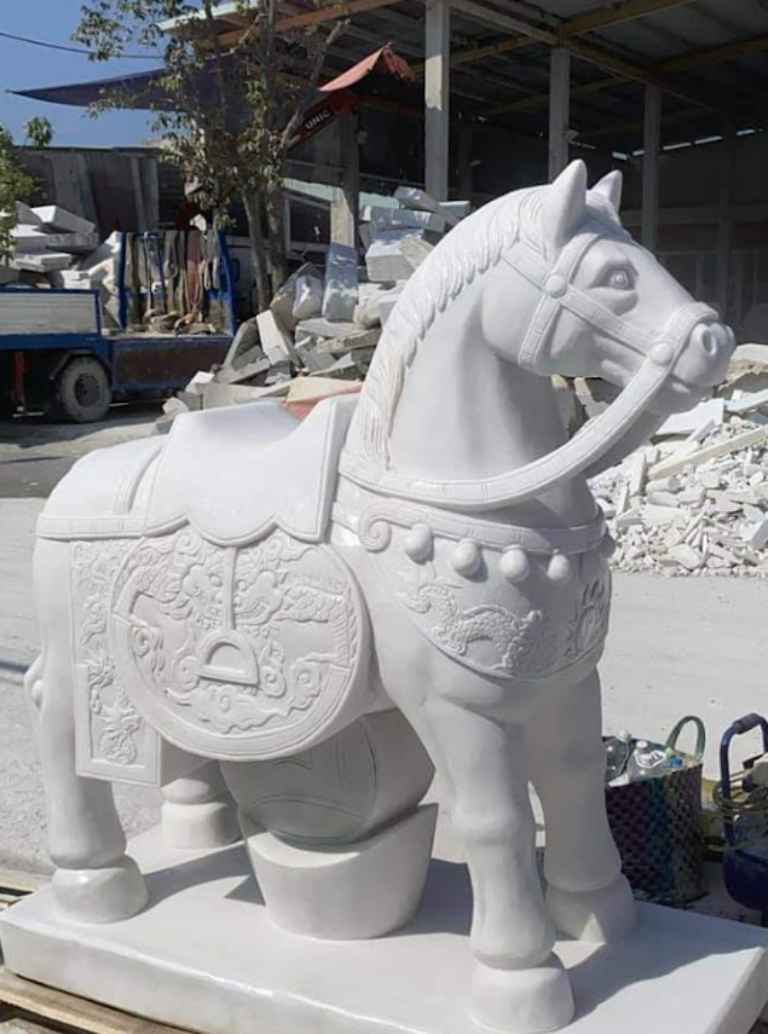 Ngựa vốn là loài vật dẻo dai, thông minh và trung thành. Trong lịch sử, ngựa là bạn đồng hành của con người trong chiến trận, trong hành trình khai phá và cả trong lao động sản xuất