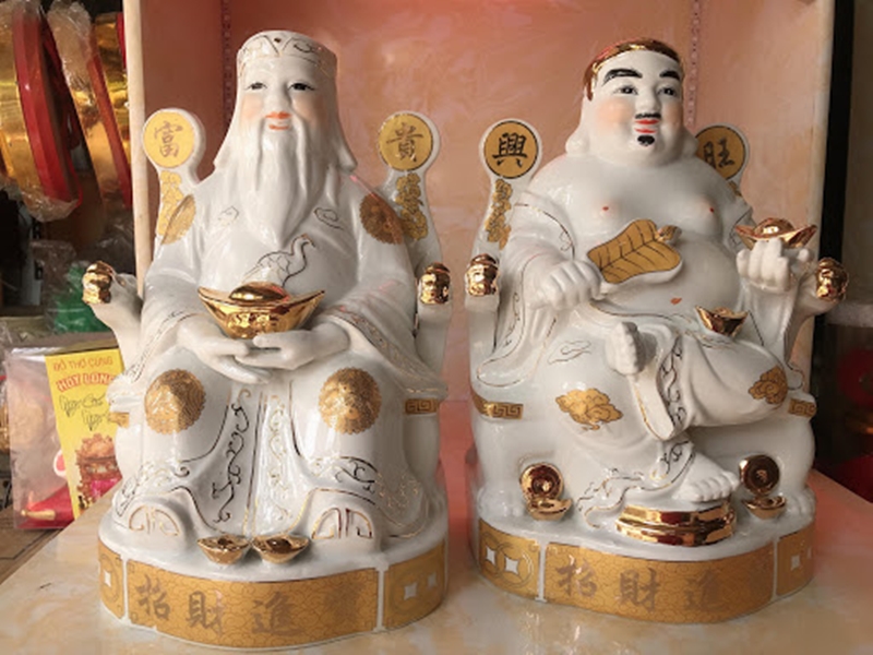 Trong phong thủy, Ông Địa giúp trấn giữ đất đai, thu hút sinh khí, đem đến tài lộc và sự an ổn