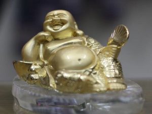 Tượng Ông Địa đá – Bình an và sung túc