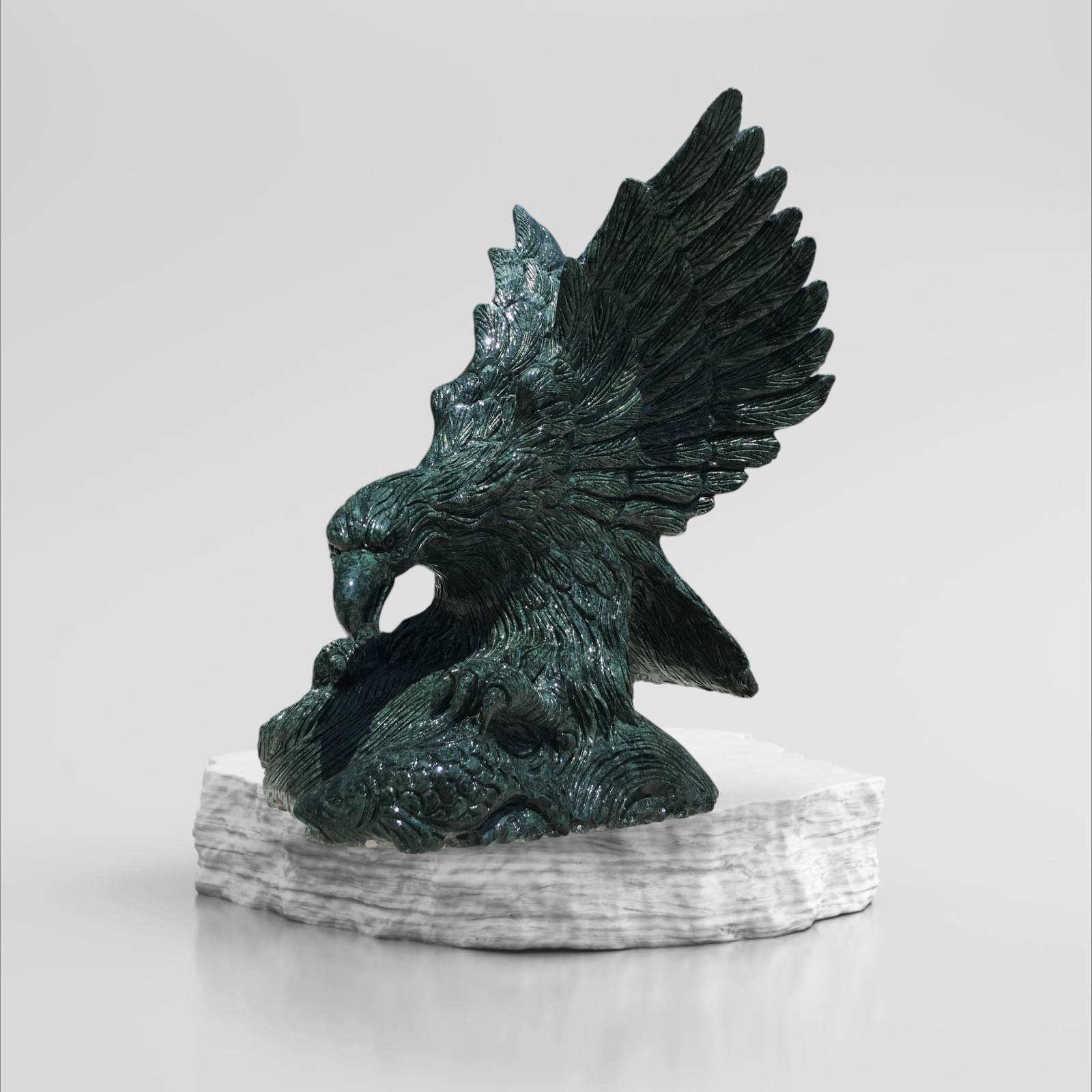 So với granite, đá xanh có độ bền thấp hơn một chút, dễ bị ảnh hưởng bởi môi trường nếu không được xử lý kỹ