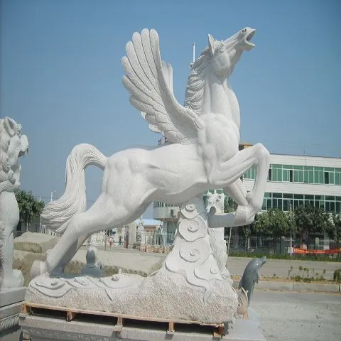 Theo quan niệm phong thủy, tượng ngựa đá mang nhiều ý nghĩa cát tường. Người ta tin rằng, việc đặt tượng ngựa trong nhà hay công ty sẽ giúp công việc hanh thông, gặp nhiều may mắn, thuận lợi trên con đường công danh sự nghiệp