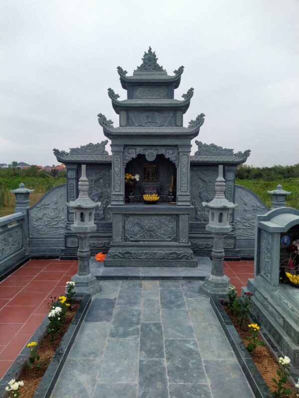 Nhờ ưu điểm phong phú về kích thước, hình dáng và kiểu dáng, đá xanh có thể đáp ứng linh hoạt nhu cầu thiết kế của từng gia đình. Từ phong cách truyền thống đến hiện đại, từ những mẫu đơn giản đến chạm khắc cầu kỳ