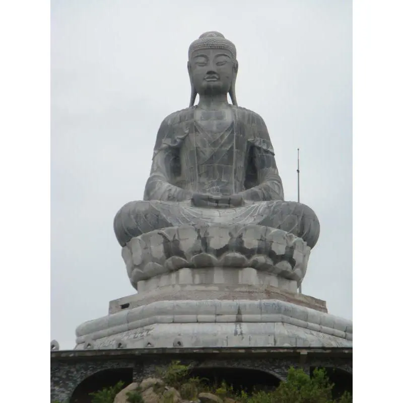 Tôn tượng A Di Đà đá không chỉ mang ý nghĩa tôn giáo mà còn là một tác phẩm đá mỹ nghệ có giá trị thẩm mỹ cao