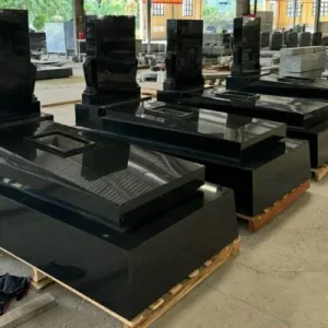 Trong mỹ nghệ, granite thường được giữ bề mặt mài nhẵn hoặc đánh bóng vừa phải, nhằm tôn lên vẻ đẹp nguyên bản của đá
