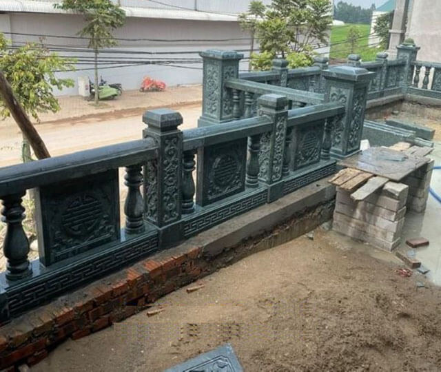 Lan can đá được làm từ nhiều loại đá tự nhiên khác nhau, mỗi loại mang một vẻ đẹp và ưu điểm riêng