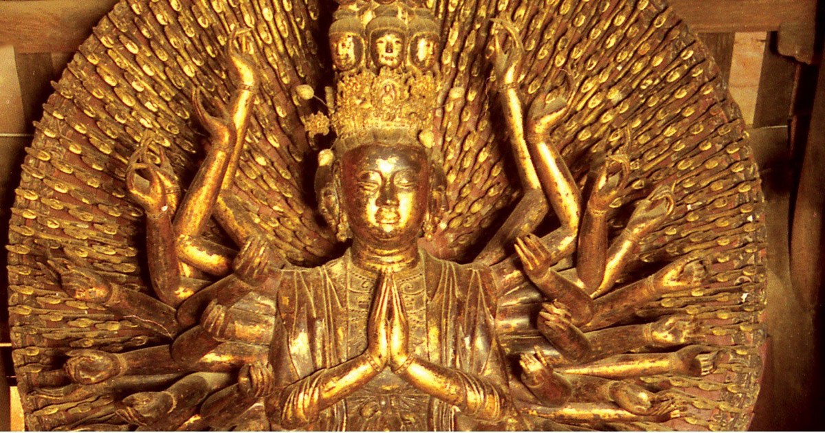 Đối với các công trình tâm linh lớn, tôn tượng đá không chỉ là điểm nhấn kiến trúc mà còn tạo nên sự linh thiêng, thu hút Phật tử và du khách thập phương chiêm bái