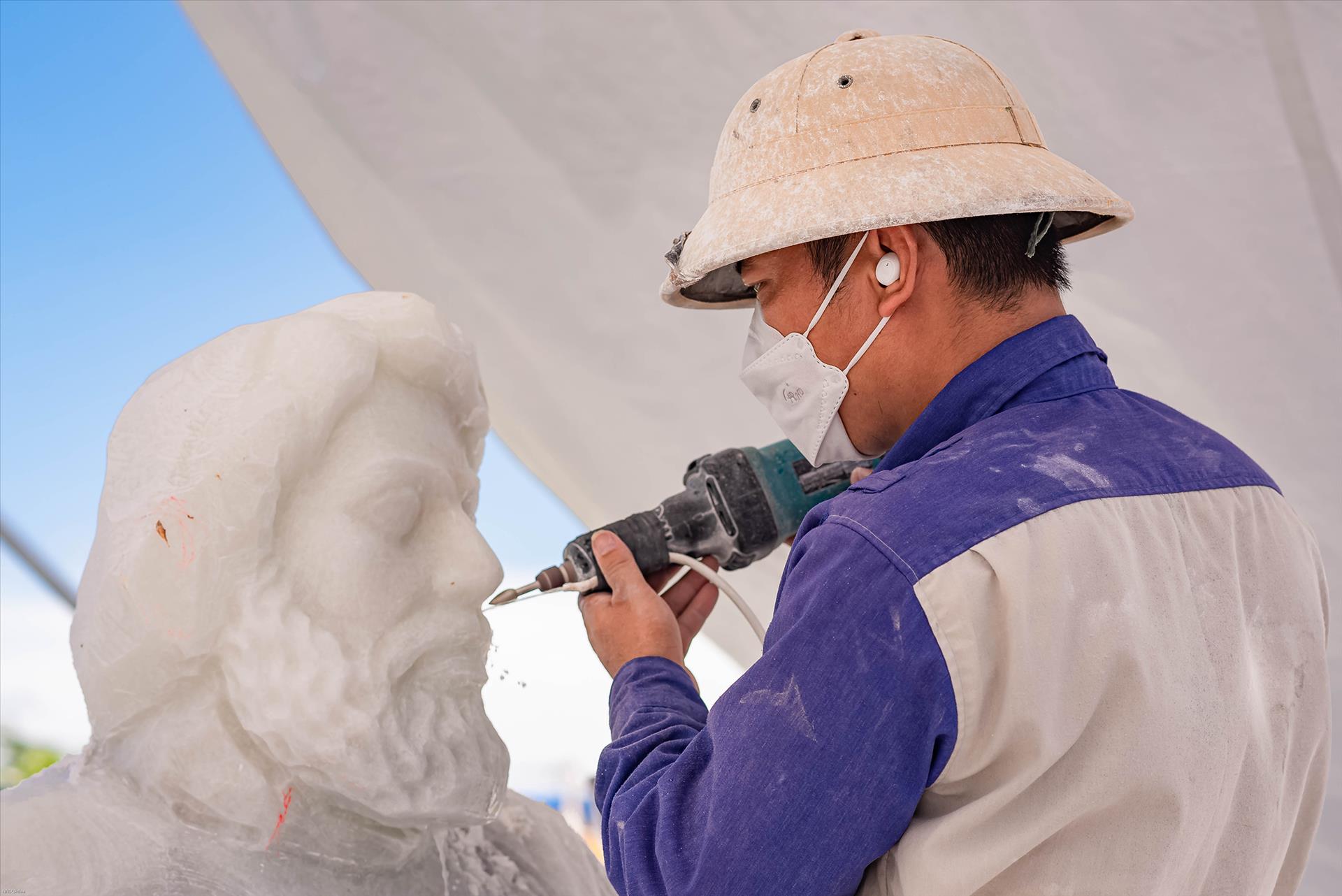 Nếu thiên nhiên tạo ra đá, thì con người chính là người giúp đá “kể chuyện”. Đá mỹ nghệ là sự kết hợp hài hòa giữa vật liệu tự nhiên và tài hoa của nghệ nhân