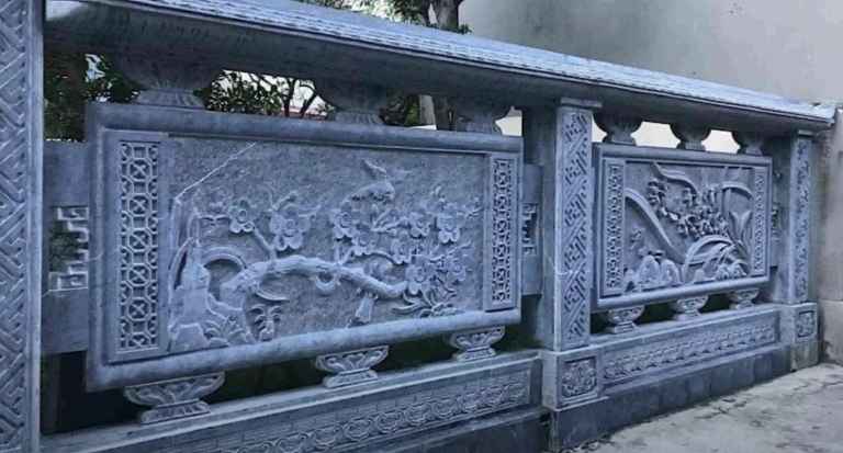 Các hạng mục kiến trúc như cổng đá, bậc tam cấp, lan can đá hay cột đèn đá cũng góp phần dẫn khí, giữ khí cho toàn bộ công trình