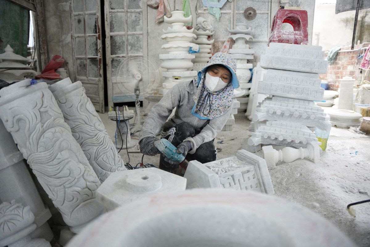 Sự sáng tạo trong tạo hình từ đá không bị bó hẹp bởi bất kỳ khuôn mẫu nào. Dựa trên cùng một khối đá, mỗi nghệ nhân lại có cách nhìn và cách thể hiện khác nhau