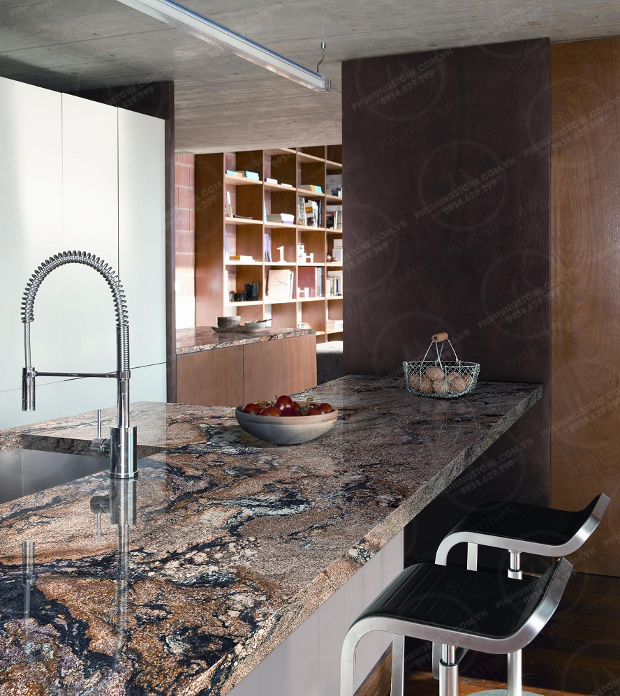 Không chỉ giới hạn trong không gian thờ tự, tượng đá granite còn xuất hiện ngày càng nhiều trong kiến trúc hiện đại và cảnh quan đô thị