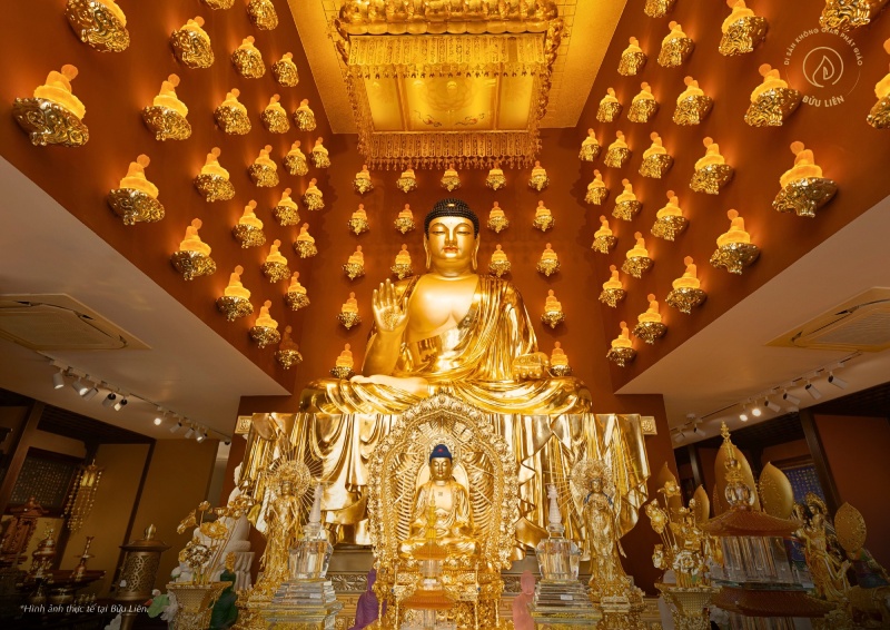 Trong thế giới đá mỹ nghệ, tượng Phật đá luôn chiếm một vị trí đặc biệt, không chỉ bởi giá trị vật chất hay kỹ thuật chế tác tinh xảo, mà còn bởi chiều sâu tâm linh và cảm xúc mà tác phẩm mang lại