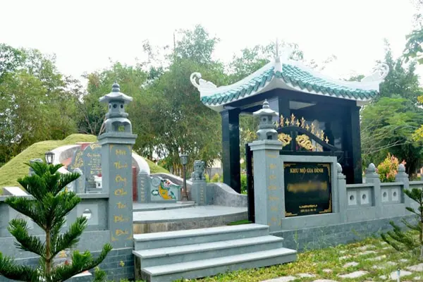 Một trong những giá trị lớn nhất của đá mỹ nghệ chính là khả năng trường tồn cùng năm tháng. Dù thời gian trôi qua, đá vẫn giữ được dáng vẻ nguyên sơ, thậm chí càng cũ càng toát lên vẻ cổ kính, trầm mặc