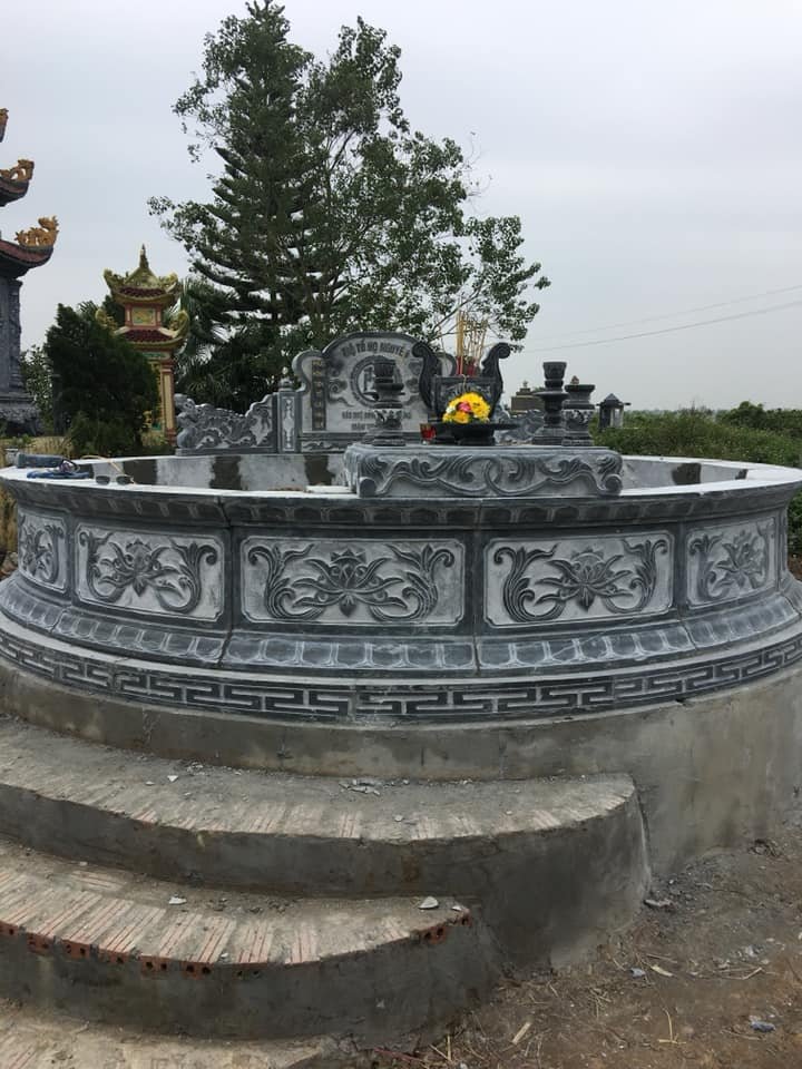 Mỹ nghệ đá sử dụng nhiều loại đá tự nhiên khác nhau, mỗi loại mang một đặc tính riêng