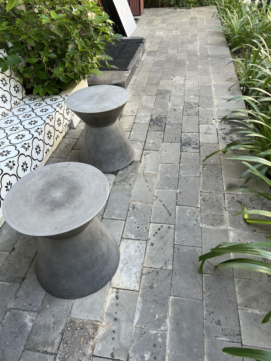 Trong thế giới không ngừng thay đổi, đá mỹ nghệ vẫn lặng lẽ giữ vững giá trị, thách thức sự bào mòn của thời gian và trở thành minh chứng sống động cho sự bền bỉ của nghệ thuật