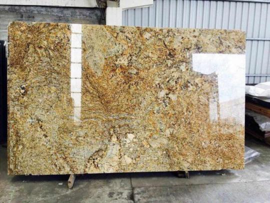 Đá vàng mỹ nghệ không chỉ là một loại vật liệu trong điêu khắc, mà còn là biểu tượng của sự ấm áp, an hòa và giá trị tâm linh sâu sắc