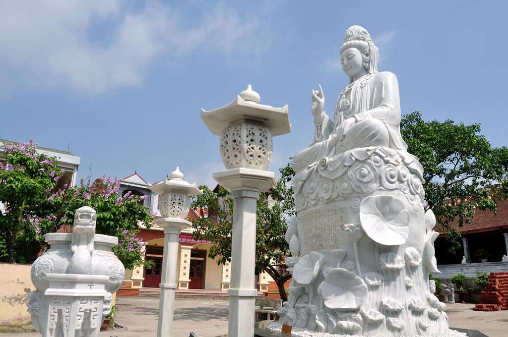 Một công trình công cộng đẹp không chỉ nằm ở kiến trúc tổng thể mà còn ở sự phối hợp hài hòa giữa các yếu tố: cây xanh, mặt nước, lối đi và tác phẩm nghệ thuật