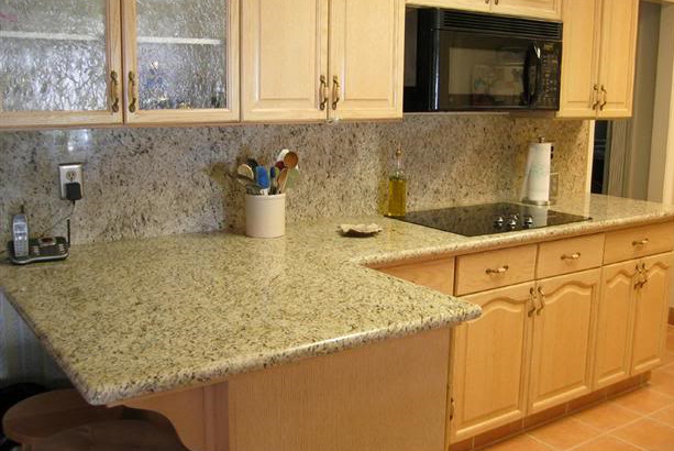 Trong thế giới đá mỹ nghệ, mỗi loại đá đều mang trong mình một cá tính riêng, một vẻ đẹp không trộn lẫn. Nếu như đá marble nổi bật với sự mềm mại, đá xanh gợi nét truyền thống cổ kính, thì đá granite mỹ nghệ lại chinh phục người thưởng thức bằng vẻ đẹp mạnh mẽ, chắc chắn và rất hiện đại