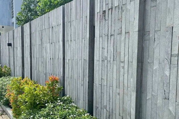 Từ xa xưa, đá tự nhiên đã được con người lựa chọn làm vật liệu chế tác tượng trong các công trình tâm linh