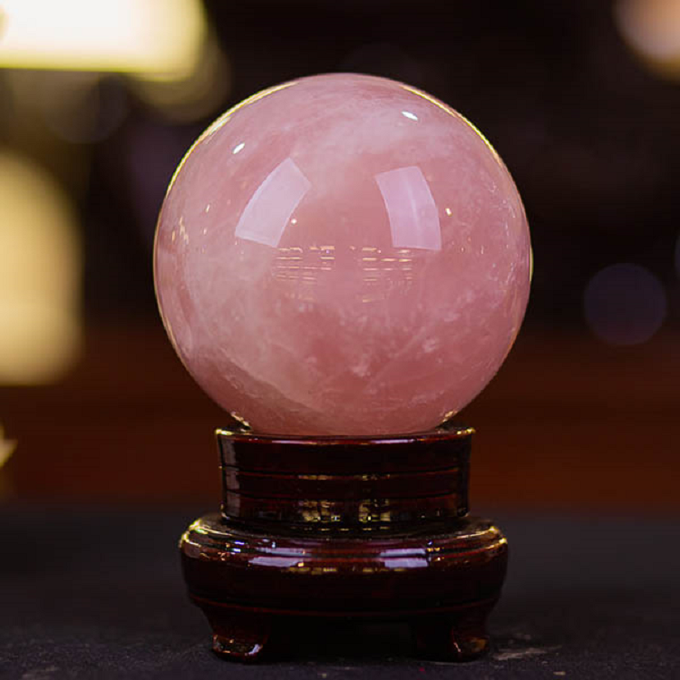 Trong đời sống kiến trúc và nội thất của người Việt, phong thủy luôn giữ một vai trò quan trọng trong việc định hình không gian sống và làm việc