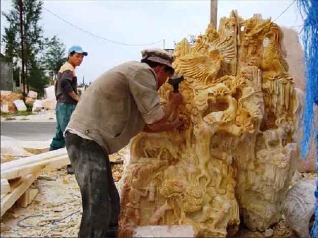 Dù mang nhiều giá trị, đá mỹ nghệ thủ công cũng đối mặt với không ít thách thức. Quá trình chế tác tốn nhiều thời gian, công sức và phụ thuộc vào tay nghề thợ