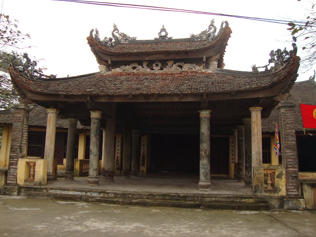 Ngày nay, nhiều đình làng cổ bị xuống cấp do thời gian và tác động môi trường