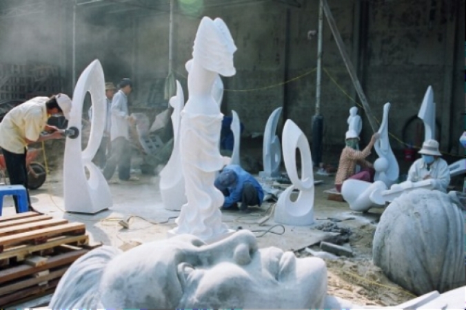 Ngày nay, đá mỹ nghệ không còn bó hẹp trong những mẫu mã cổ điển mà đã được sáng tạo phù hợp với phong cách kiến trúc hiện đại