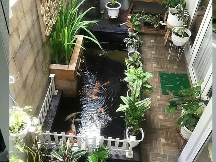 Một ưu điểm nổi bật của đá mỹ nghệ là khả năng thích ứng với nhiều phong cách sân vườn khác nhau