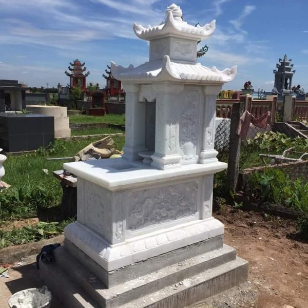 Trong thực tế, đá marble trắng được sử dụng rộng rãi để chế tác tượng nghệ thuật, tượng Phật, tượng danh nhân, phù điêu, bia đá, lan can, cột đá và các hạng mục trang trí cao cấp