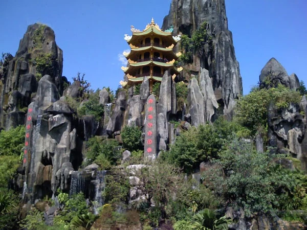 Vẻ đẹp thô mộc của đá và chiều sâu tâm linh