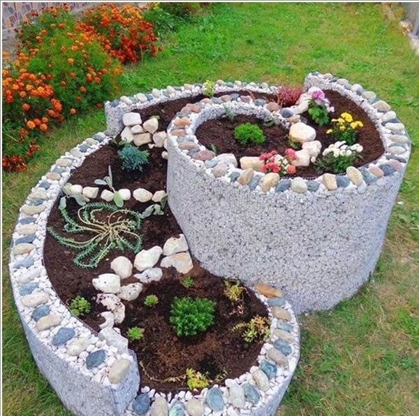 Một trong những ưu điểm lớn của đá mỹ nghệ là độ bền vượt trội. Đá tự nhiên có khả năng chịu lực tốt, ít bị ảnh hưởng bởi thời tiết và giữ được vẻ đẹp lâu dài.