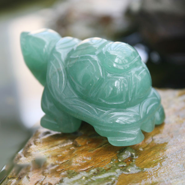 Tượng đá xanh xuất hiện với nhiều hình thức khác nhau: tượng Phật, Bồ Tát, Quan Âm, Di Lặc, tượng linh vật như rồng, sư tử, nghê, rùa đá… Mỗi hình tượng đều mang ý nghĩa tâm linh riêng, gửi gắm niềm tin, sự che chở và ước nguyện bình an của con người