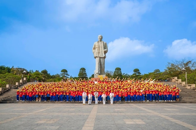 Tượng đá mỹ nghệ trong quảng trường và công trình công cộng là sự giao thoa giữa nghệ thuật, kiến trúc và văn hóa