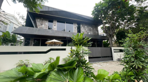 Đá mỹ nghệ không chỉ là vật liệu trang trí mà còn là yếu tố tạo nên thần thái cho biệt thự triệu đô. Từ giá trị thẩm mỹ, phong thủy, độ bền đến khả năng cá nhân hóa, tất cả đều góp phần nâng tầm không gian sống