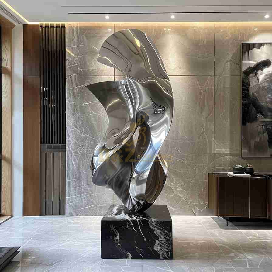 Những chi tiết này giúp khách sạn xây dựng bản sắc riêng. Một bức tượng đá đặt giữa đại sảnh có thể trở thành biểu tượng check-in của du khách