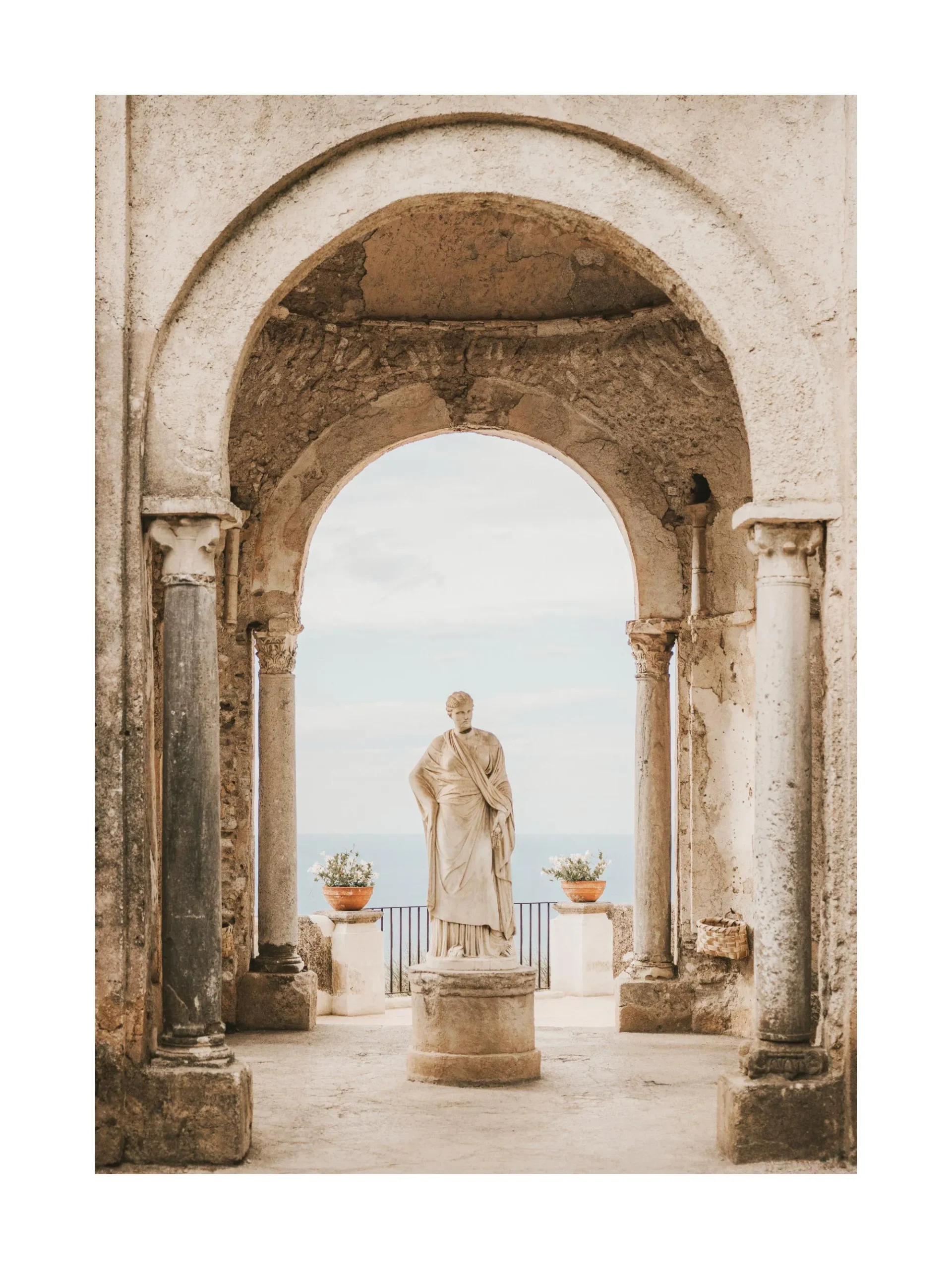 Trong lịch sử kiến trúc nhân loại, những công trình tồn tại hàng trăm, thậm chí hàng nghìn năm thường gắn liền với đá tự nhiên