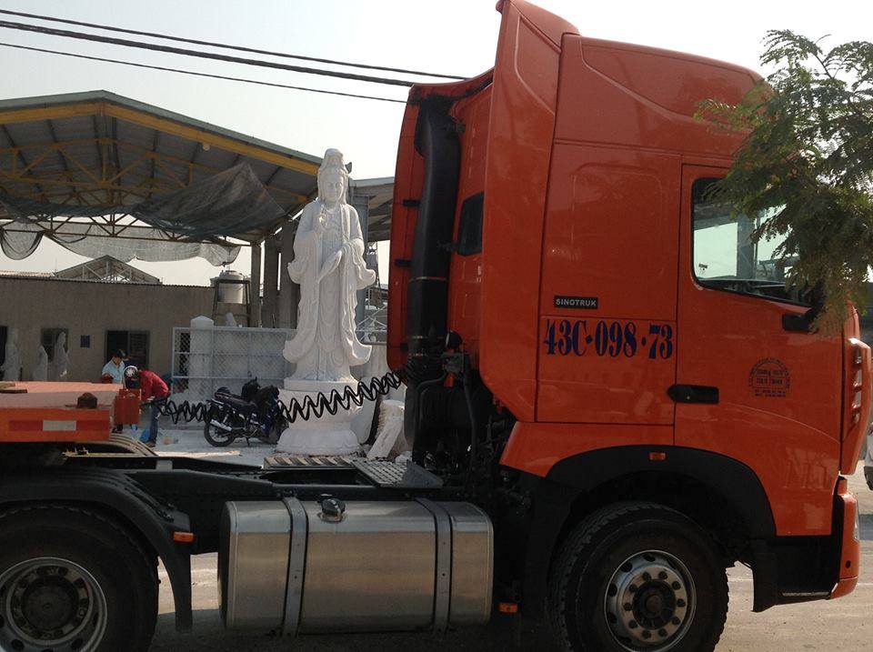 Nhiều khách hàng nghĩ rằng mua xong là hoàn tất, nhưng thực tế, khâu vận chuyển và lắp đặt đá mỹ nghệ rất quan trọng