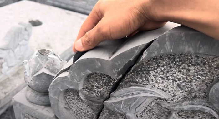 Nền móng yếu hoặc không được xử lý đúng kỹ thuật sẽ khiến đá bị lún, nghiêng hoặc nứt theo thời gian