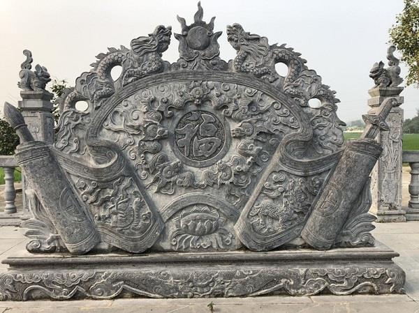 Cuốn thư đá là mẫu đá mỹ nghệ được sử dụng phổ biến trong các công trình tâm linh như nhà thờ họ, đình chùa, lăng mộ hay sân vườn