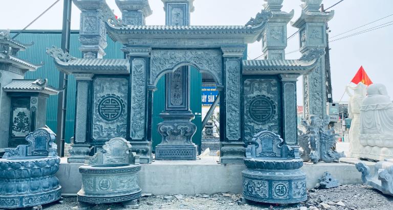 Đá mỹ nghệ từ lâu đã trở thành lựa chọn quen thuộc trong trang trí nhà ở, công trình tâm linh, biệt thự sân vườn hay các dự án kiến trúc lớn