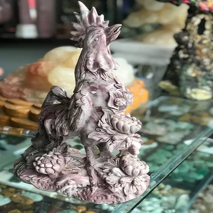 Đá mỹ nghệ không chỉ là vật liệu xây dựng, mà còn là tác phẩm nghệ thuật. Giá trị của một sản phẩm phụ thuộc rất lớn vào tay nghề của nghệ nhân chế tác