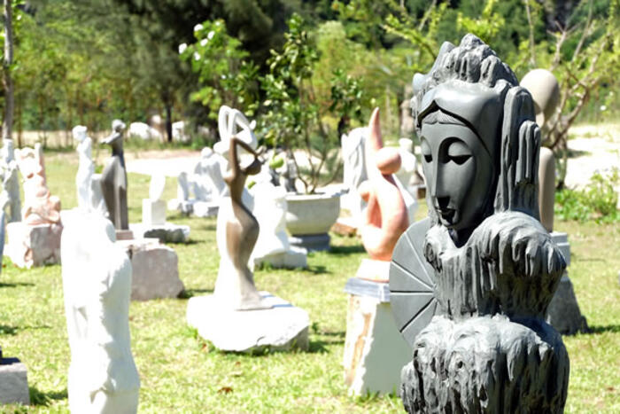 Thay vì chạy theo giá rẻ hay mẫu mã bắt mắt, hãy nhìn vào giá trị bền vững mà sản phẩm mang lại. Khi lựa chọn đúng ngay từ đầu, đá mỹ nghệ sẽ trở thành điểm nhấn ấn tượng, trường tồn cùng thời gian và nâng tầm không gian sống của bạn