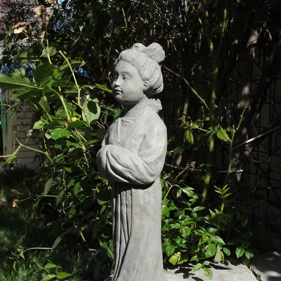 Tượng đá mỹ nghệ có khả năng thu hút ánh nhìn ngay từ lần đầu tiên, giúp không gian trở nên sang trọng và đẳng cấp hơn