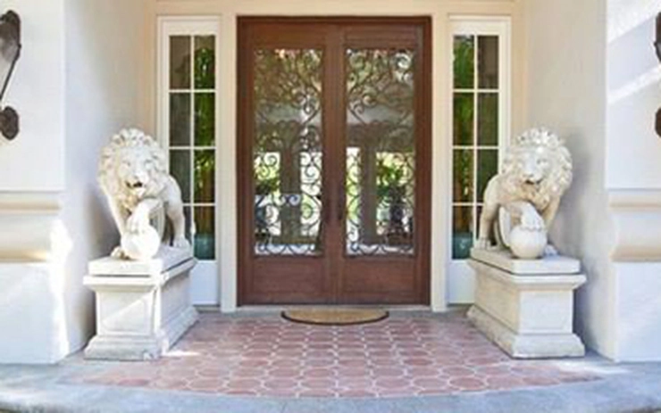 Khi đá mỹ nghệ trở thành biểu tượng quyền lực, nó không còn đơn thuần là vật trang trí. Đó là sự kết hợp giữa chất liệu tự nhiên bền bỉ, bàn tay tài hoa của nghệ nhân và tư duy thẩm mỹ của gia chủ