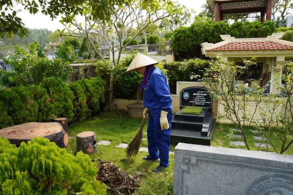 Mặc dù đá tự nhiên có độ bền cao, nhưng để giữ được vẻ đẹp lâu dài, việc vệ sinh và bảo trì định kỳ vẫn rất quan trọng