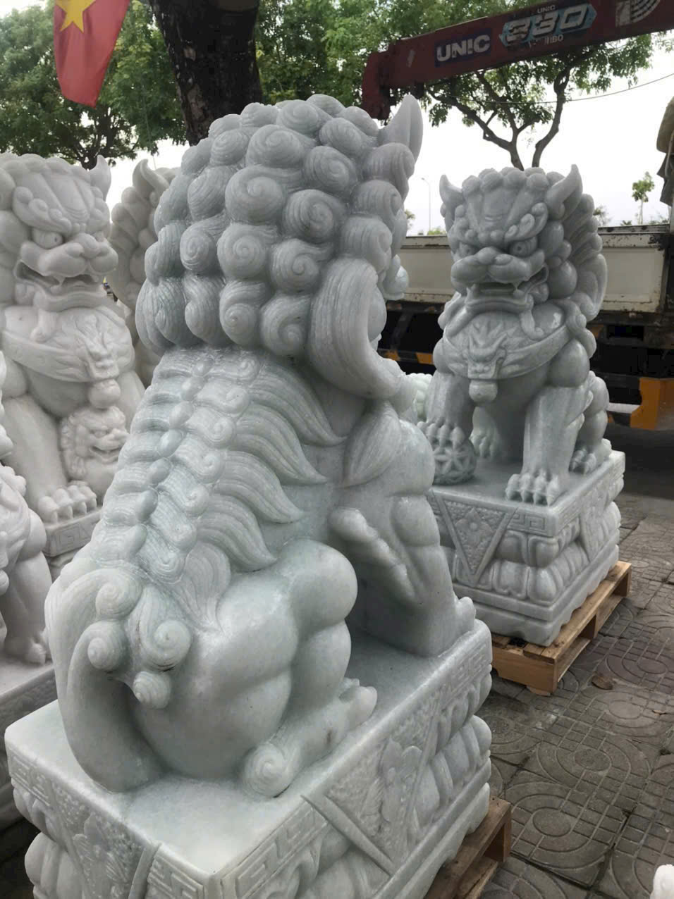 Dù đá mỹ nghệ mang năng lượng tích cực, nhưng nếu đặt sai vị trí có thể phản tác dụng. Ví dụ, tượng linh vật đặt sai hướng có thể làm rối loạn trường khí