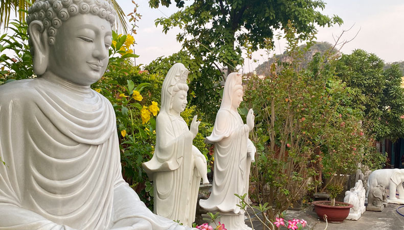 Không cần quá nhiều chi tiết cầu kỳ hay những món đồ nội thất đắt tiền, chỉ cần một vài điểm nhấn từ đá mỹ nghệ cũng đủ để biến một không gian bình thường trở nên sang trọng và đẳng cấp