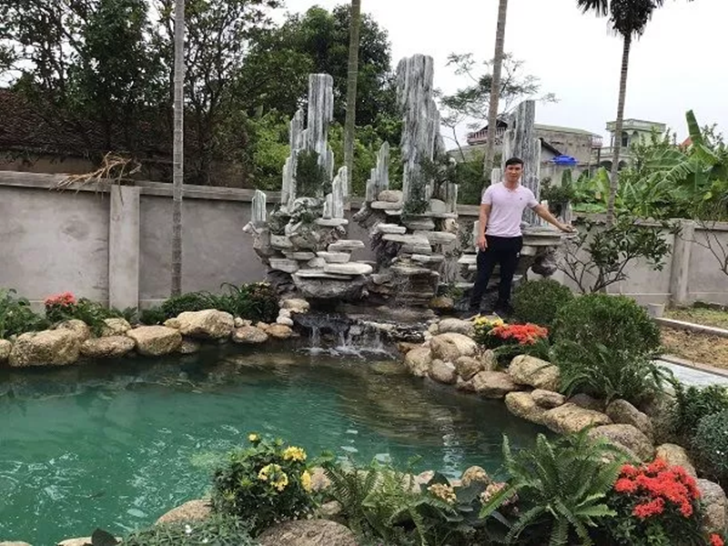 Câu trả lời là có, nếu gia chủ biết cách lựa chọn và kết hợp hợp lý. Đá mỹ nghệ không chỉ là vật trang trí mà còn là yếu tố thể hiện gu thẩm mỹ và cá tính của chủ nhà.