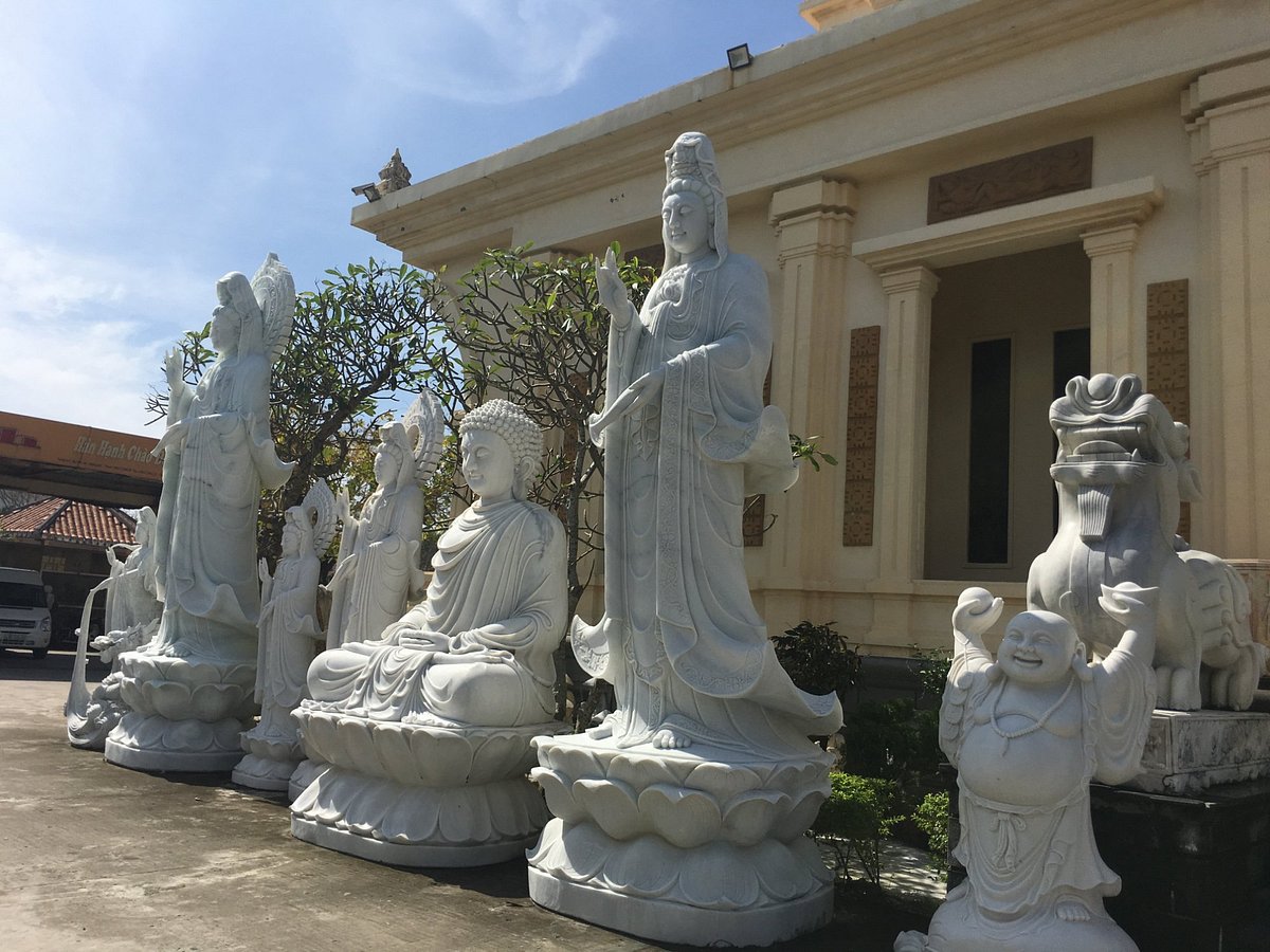 Mặc dù đá mỹ nghệ mang lại nhiều lợi ích, nhưng nếu sử dụng không đúng cách thì lại có thể khiến không gian trở nên nặng nề hoặc mất cân đối