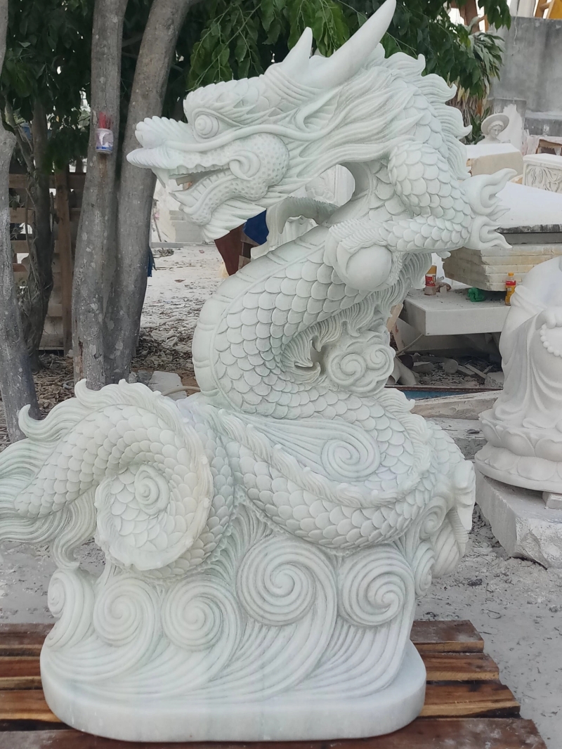 Bên cạnh việc chọn đá hợp mệnh, gia chủ cũng cần chú ý đến vị trí đặt và kích thước của sản phẩm đá mỹ nghệ