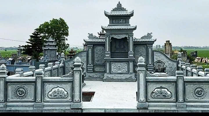Một khu lăng mộ đá hoàn chỉnh không chỉ bao gồm phần mộ mà còn có nhiều hạng mục được thiết kế đồng bộ nhằm tạo nên không gian trang nghiêm và hài hòa